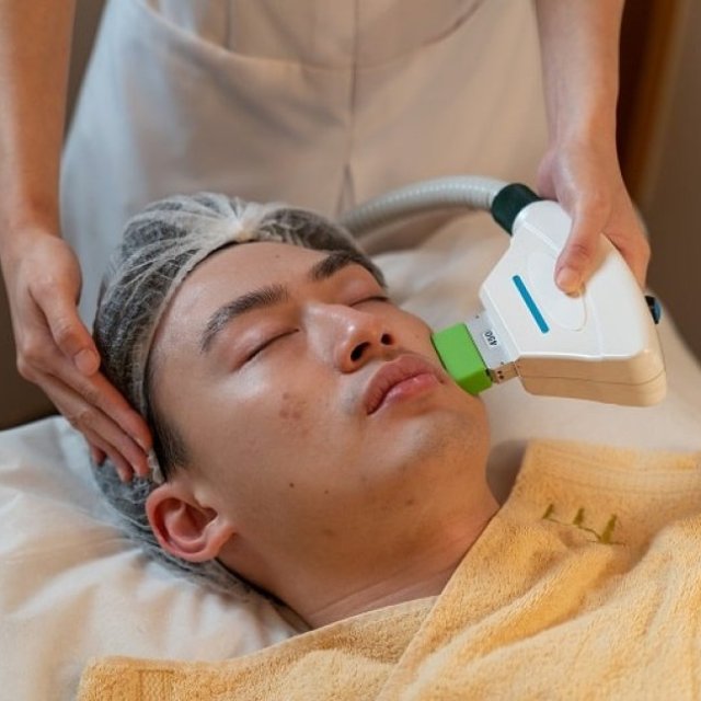 men facial salon